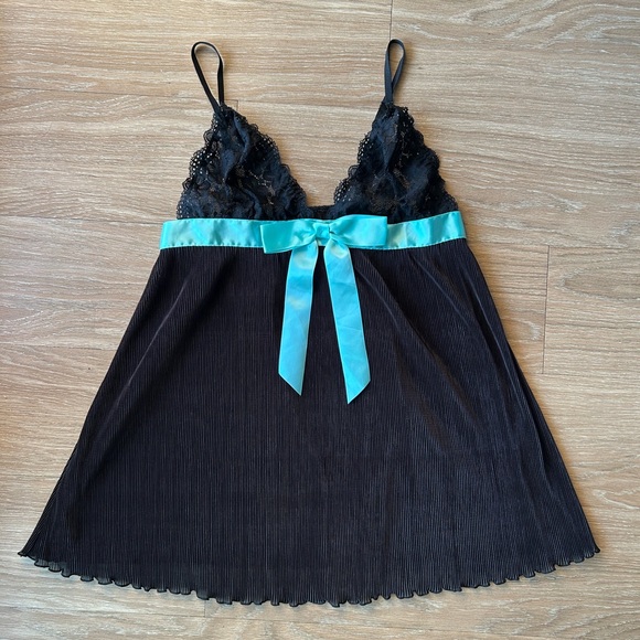 ✨ Vintage Victoria’s Secret slip - Picture 1 of 3